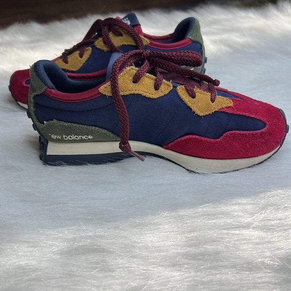 New Balance 327 Kids Size 13 - Picture 3 of 12